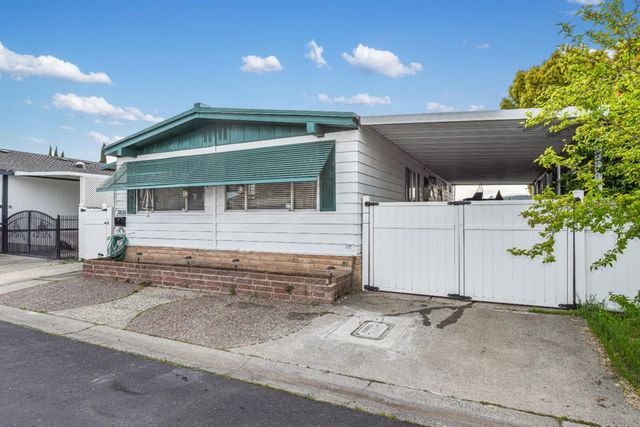 7408 Chantilly Ln, Sacramento, CA 95828