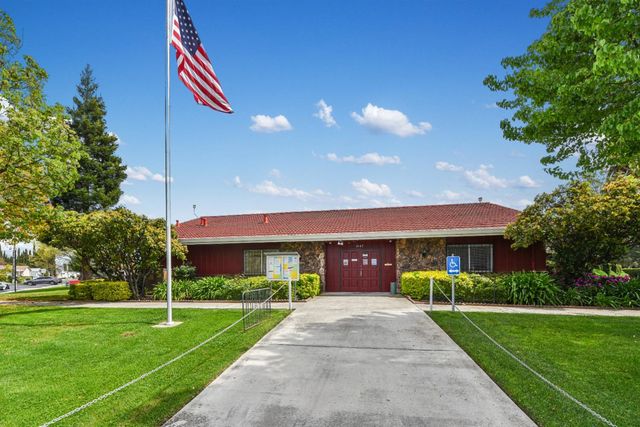 7408 Chantilly Ln, Sacramento, CA 95828