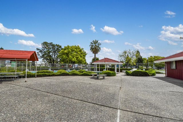 7408 Chantilly Ln, Sacramento, CA 95828