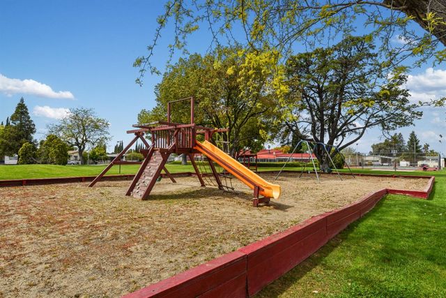 7408 Chantilly Ln, Sacramento, CA 95828