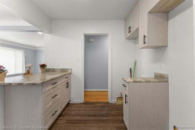 8276 Riverview Street, Dearborn Heights, MI 48127