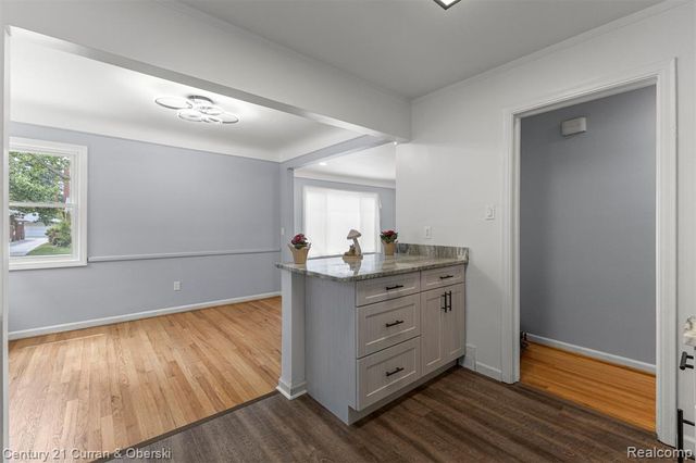 8276 Riverview Street, Dearborn Heights, MI 48127