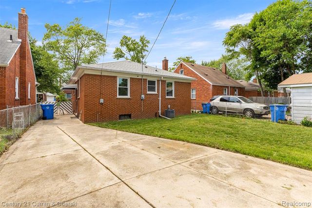 8276 Riverview Street, Dearborn Heights, MI 48127