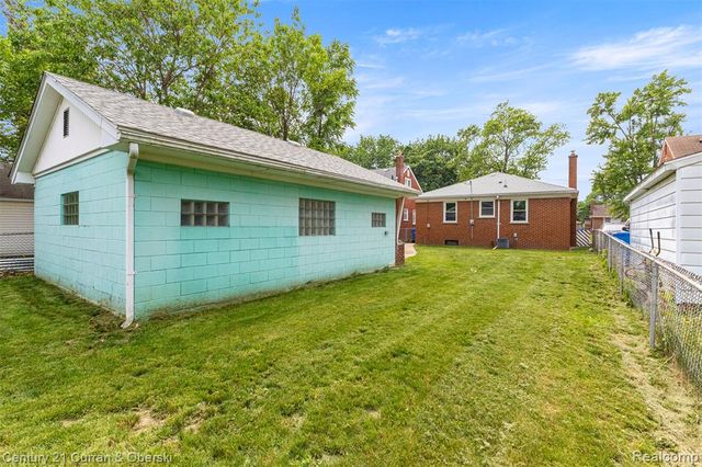 8276 Riverview Street, Dearborn Heights, MI 48127