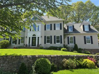 7 Thornewood Drive, Lincoln, RI 02865