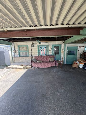 70-72 Westfield Rd, Holyoke, MA 01040