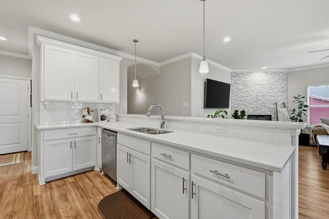 114 Sequoya Drive, Lake Kiowa, TX 76240