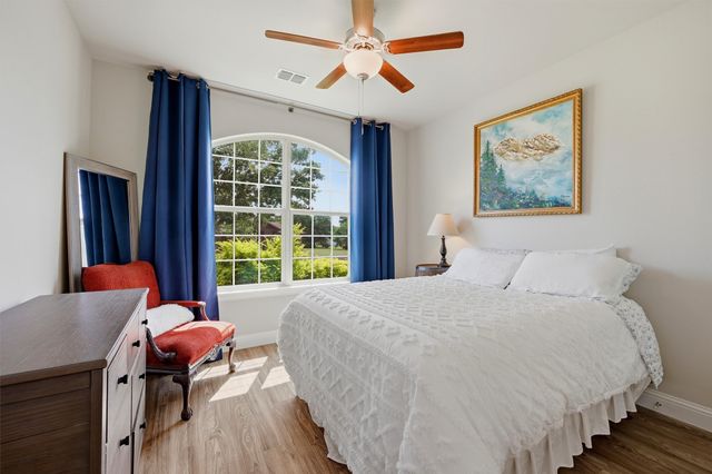 114 Sequoya Drive, Lake Kiowa, TX 76240