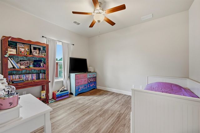 114 Sequoya Drive, Lake Kiowa, TX 76240