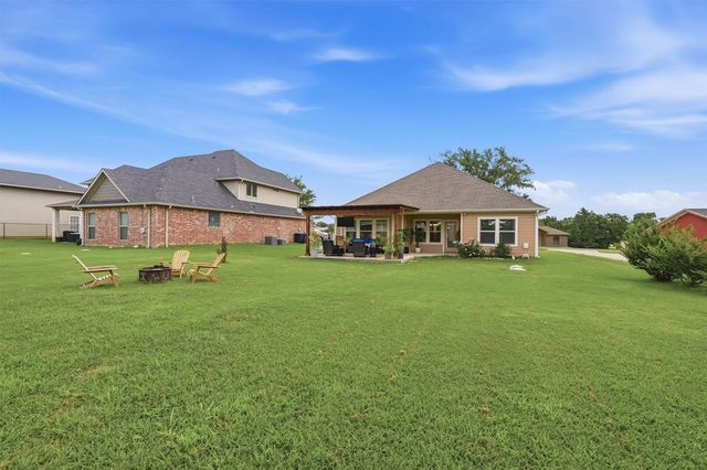 114 Sequoya Drive, Lake Kiowa, TX 76240
