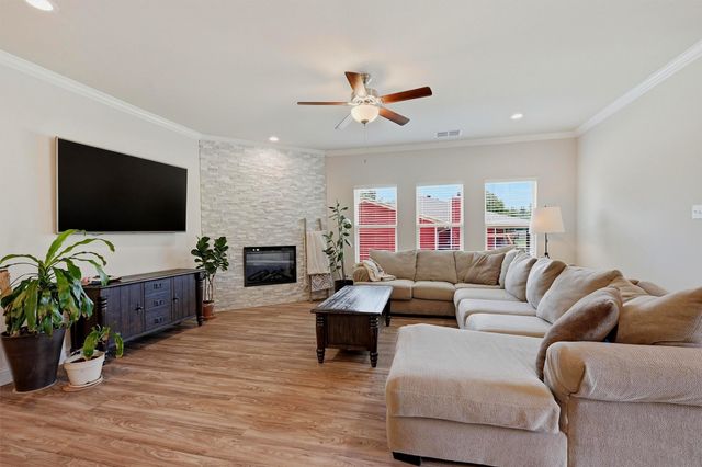 114 Sequoya Drive, Lake Kiowa, TX 76240