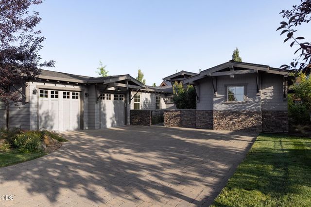 19301 Alianna Loop, Bend, OR 97702