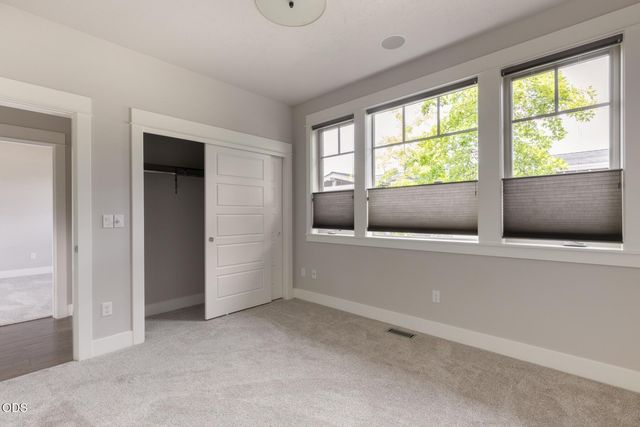 19301 Alianna Loop, Bend, OR 97702