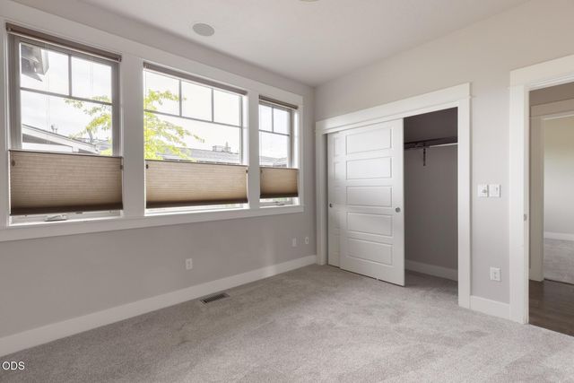 19301 Alianna Loop, Bend, OR 97702
