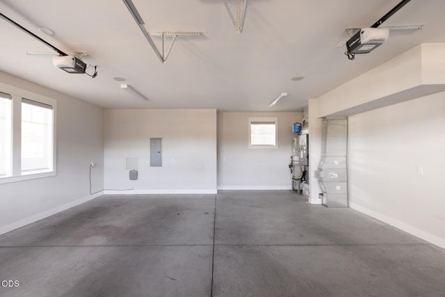19301 Alianna Loop, Bend, OR 97702