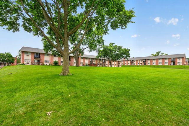 703 Fullerton Avenue 207, Glendale Heights, IL 60139