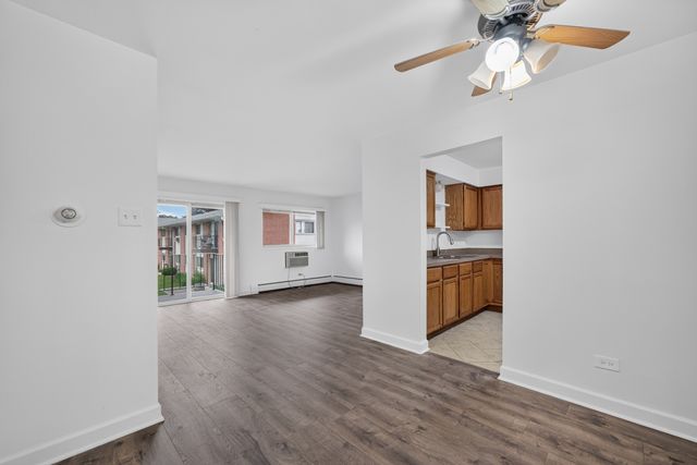 703 Fullerton Avenue 207, Glendale Heights, IL 60139