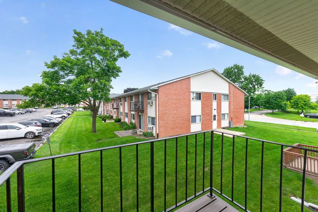 703 Fullerton Avenue 207, Glendale Heights, IL 60139