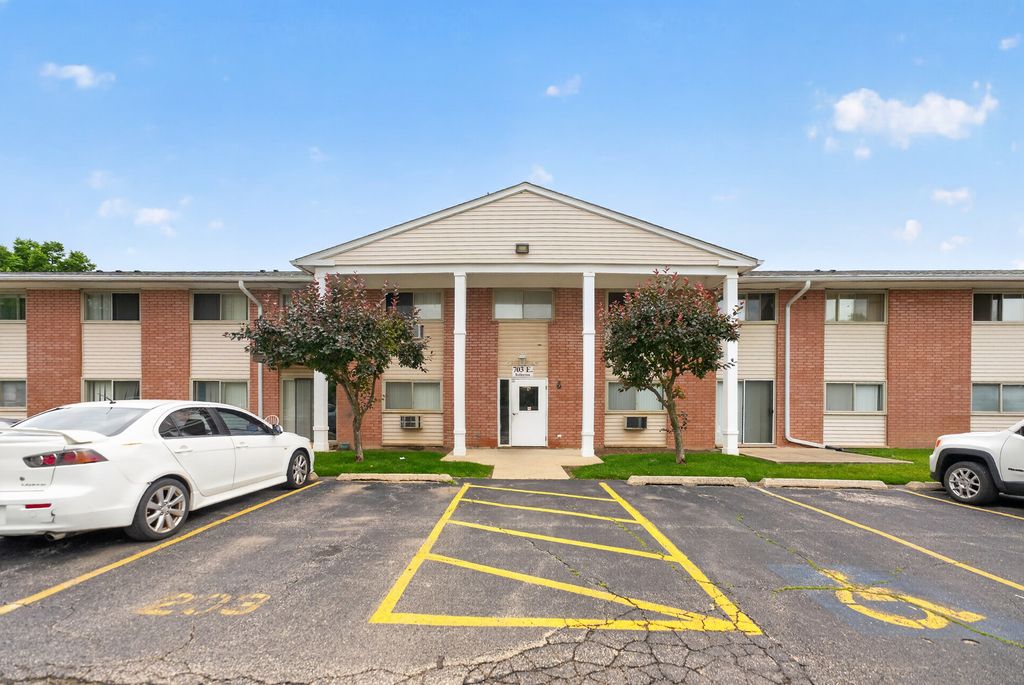703 Fullerton Avenue 207, Glendale Heights, IL 60139