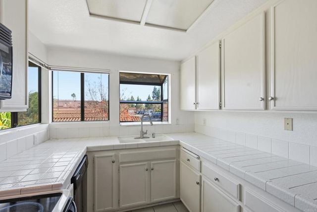 12250 Corte Sabio 2210, San Diego, CA 92128