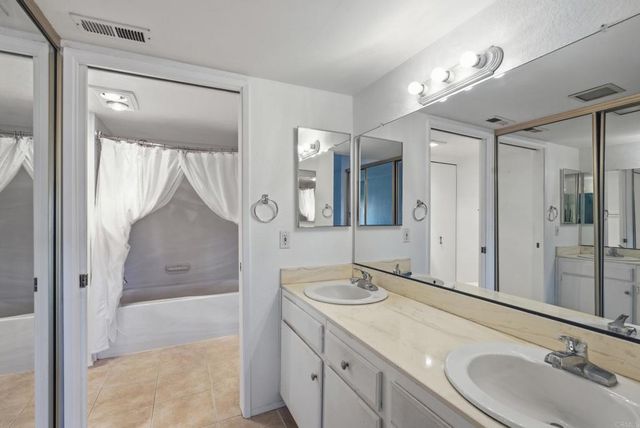 12250 Corte Sabio 2210, San Diego, CA 92128