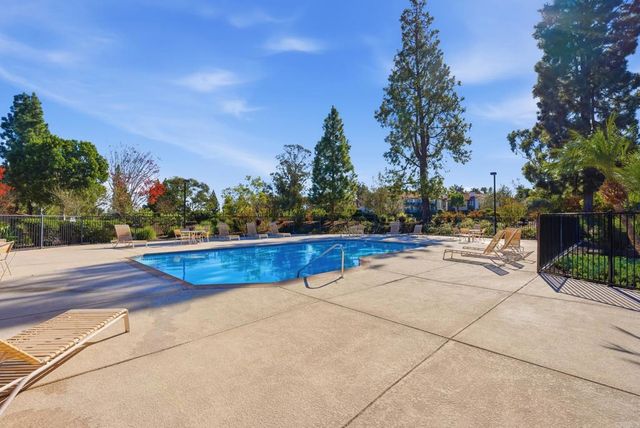 12250 Corte Sabio 2210, San Diego, CA 92128