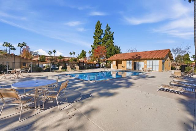 12250 Corte Sabio 2210, San Diego, CA 92128