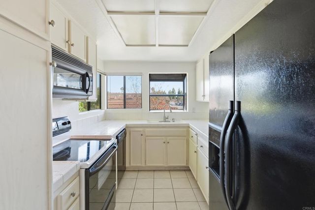 12250 Corte Sabio 2210, San Diego, CA 92128