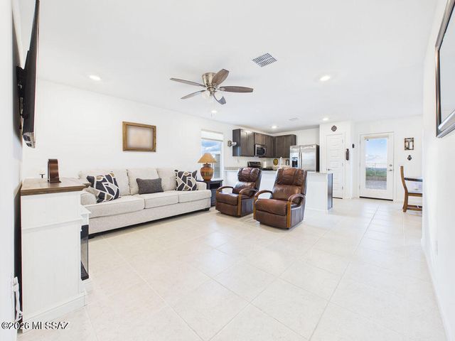 8843 E Canyon Walnut Way, Vail, AZ 85641