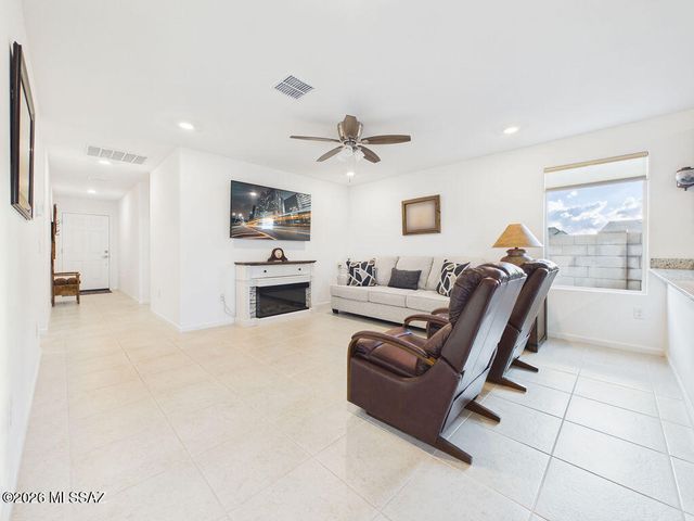 8843 E Canyon Walnut Way, Vail, AZ 85641