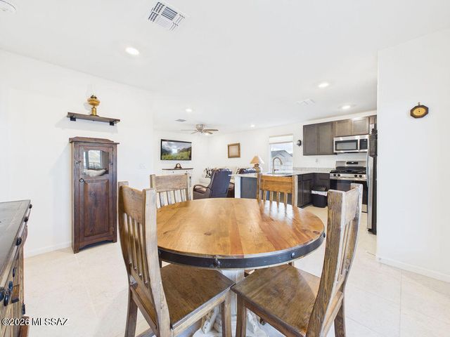 8843 E Canyon Walnut Way, Vail, AZ 85641