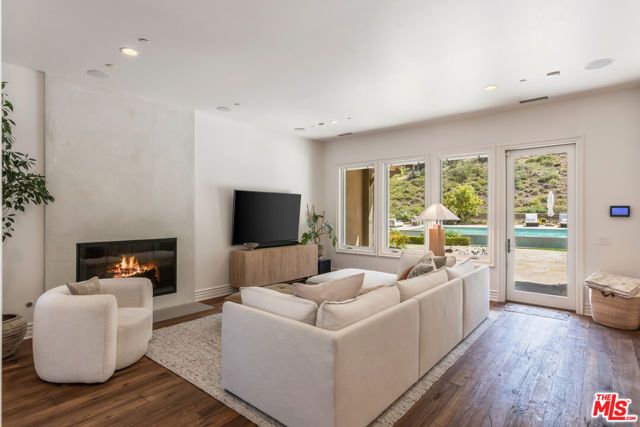 2052 Shadow Creek Drive, Agoura Hills, CA 91301