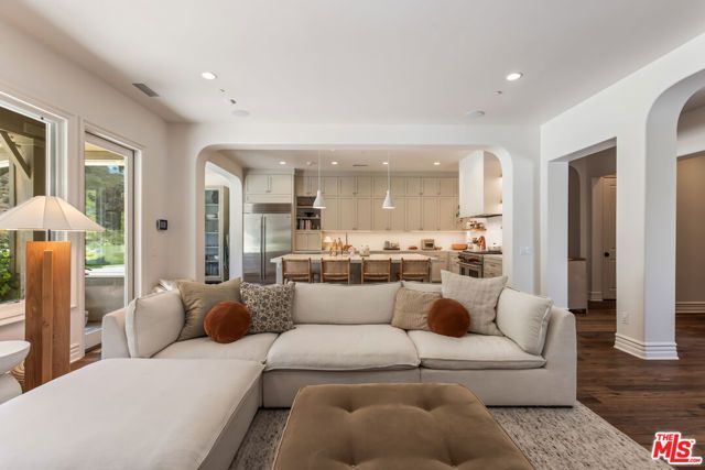 2052 Shadow Creek Drive, Agoura Hills, CA 91301