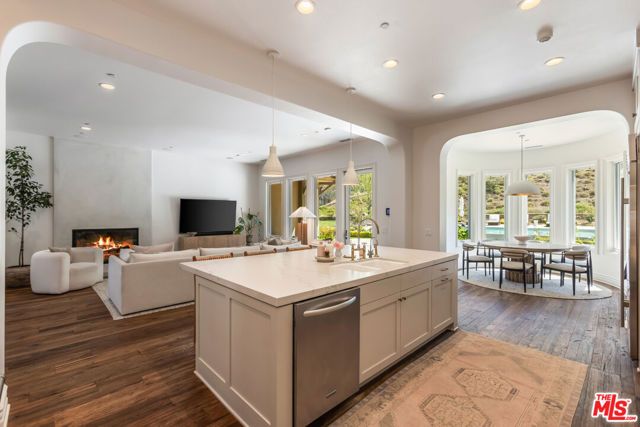 2052 Shadow Creek Drive, Agoura Hills, CA 91301