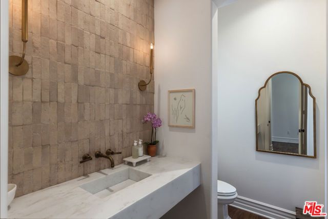 2052 Shadow Creek Drive, Agoura Hills, CA 91301