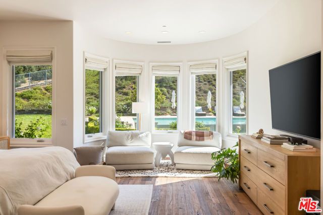 2052 Shadow Creek Drive, Agoura Hills, CA 91301
