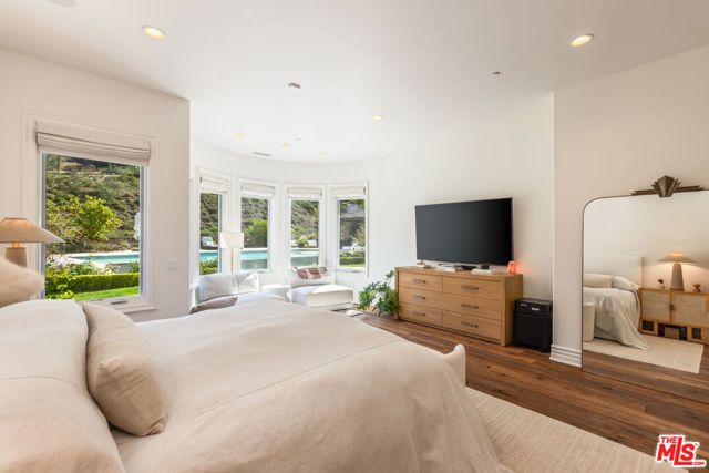 2052 Shadow Creek Drive, Agoura Hills, CA 91301