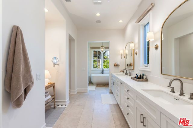 2052 Shadow Creek Drive, Agoura Hills, CA 91301