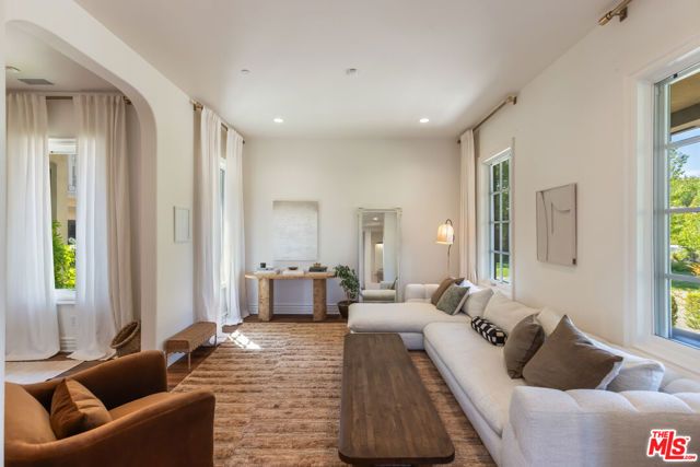 2052 Shadow Creek Drive, Agoura Hills, CA 91301
