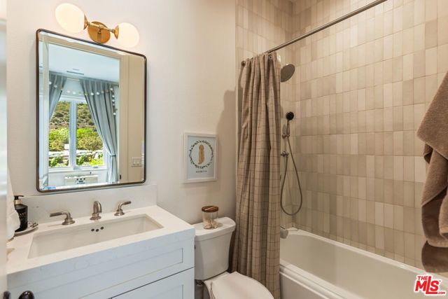 2052 Shadow Creek Drive, Agoura Hills, CA 91301