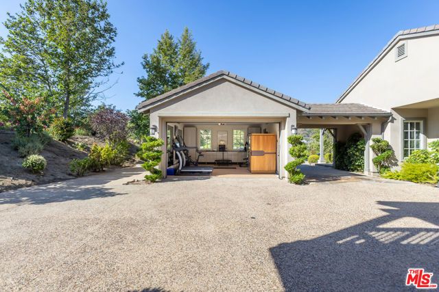2052 Shadow Creek Drive, Agoura Hills, CA 91301