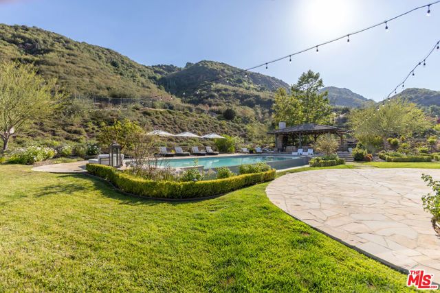 2052 Shadow Creek Drive, Agoura Hills, CA 91301
