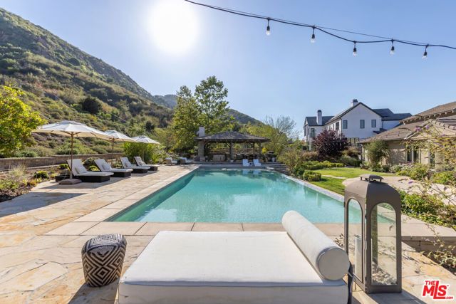 2052 Shadow Creek Drive, Agoura Hills, CA 91301