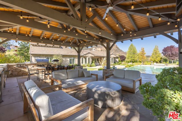 2052 Shadow Creek Drive, Agoura Hills, CA 91301