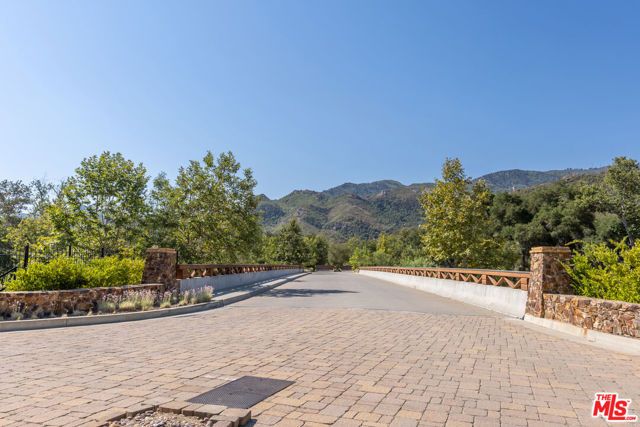 2052 Shadow Creek Drive, Agoura Hills, CA 91301