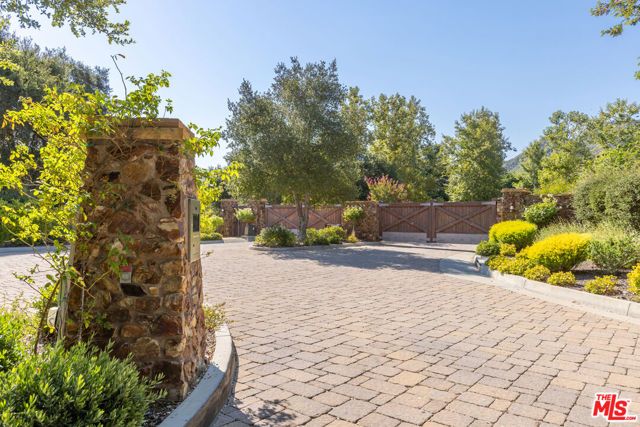 2052 Shadow Creek Drive, Agoura Hills, CA 91301