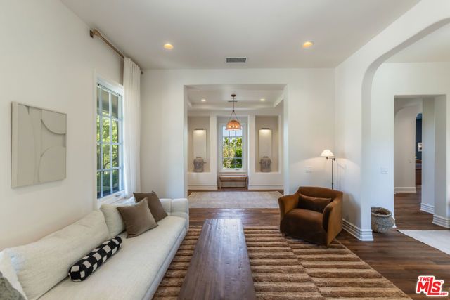 2052 Shadow Creek Drive, Agoura Hills, CA 91301
