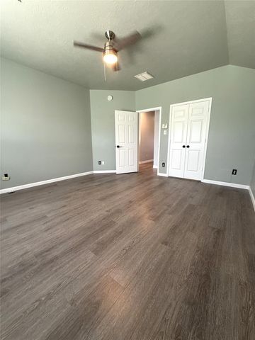 850 Saltcreek Bend Lane, La Marque, TX 77568
