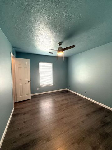 850 Saltcreek Bend Lane, La Marque, TX 77568