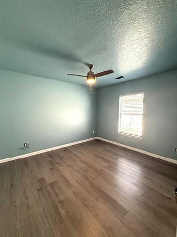 850 Saltcreek Bend Lane, La Marque, TX 77568